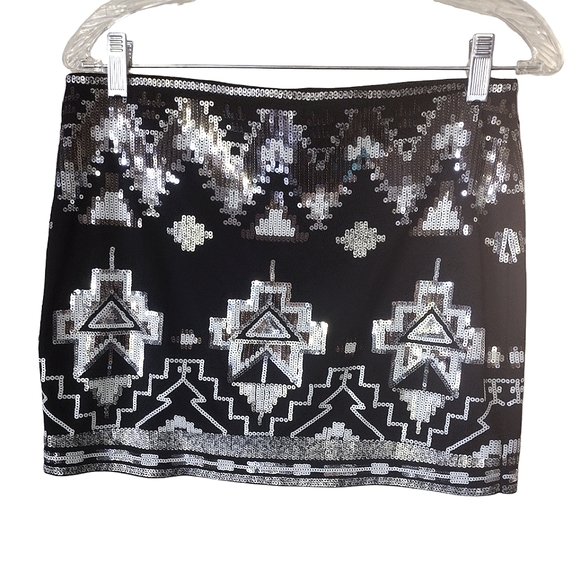 Express mini skirt with Aztec designs in three shades of sequins size S - Picture 1 of 6